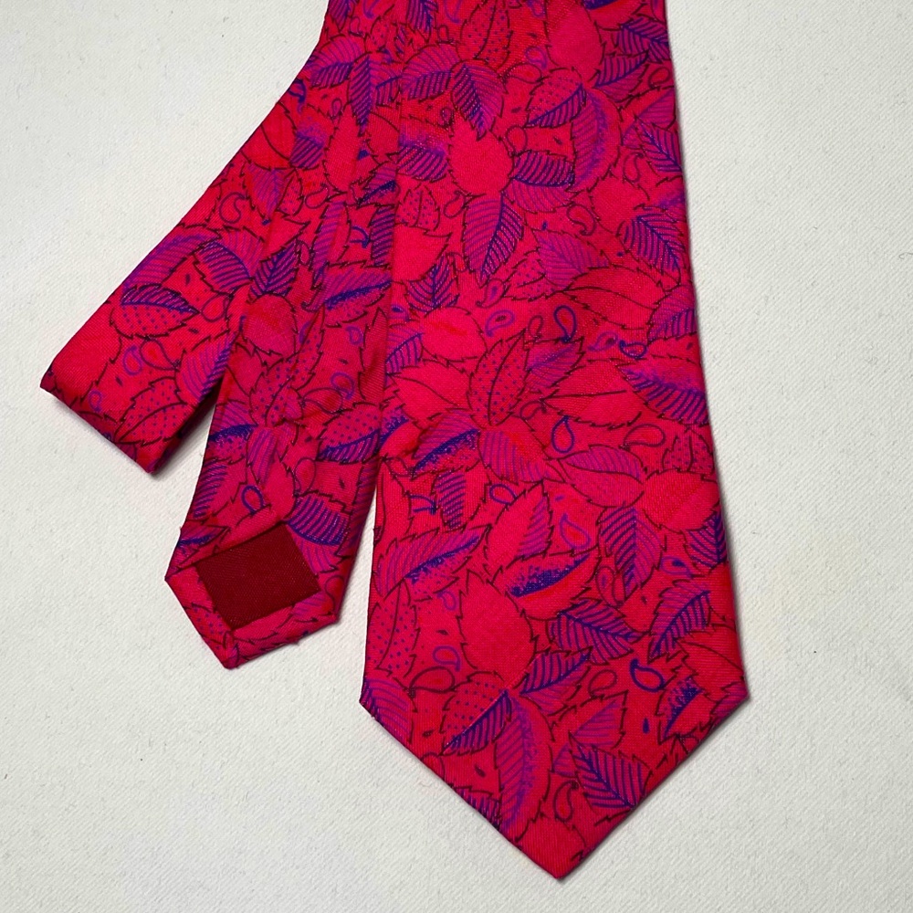 VTG Hand Work Thai Silk vibrant fuchsia pink & purple leaf patterned necktie